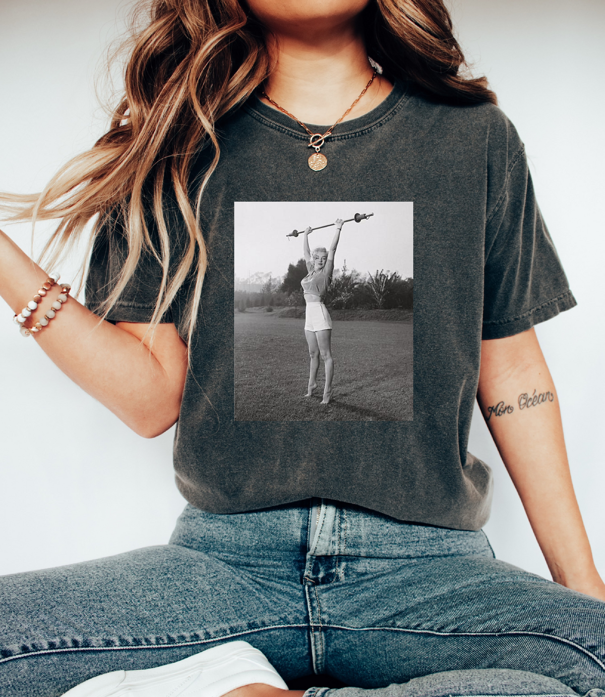 Comfort Colors Marilyn Monroe Barbell Lifting Pinup Shirt – Pink