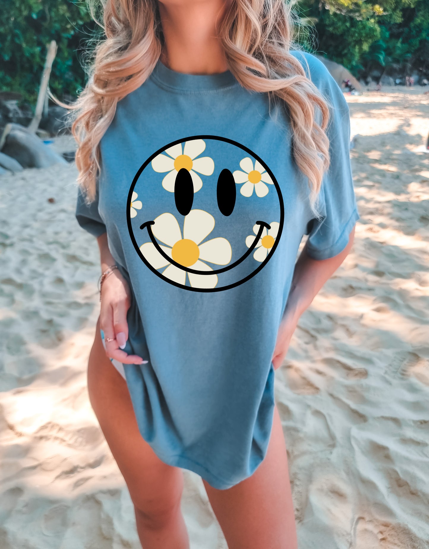 Comfort Colors Daisy Smiley Face Tee/ Quality Retro Tee / Summer Cover Ups